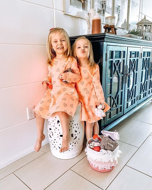 Question! How many of you have identical twin siblings? I&rsquo;m wondering if Owen will always be able to tell the girls apart and when. Or if you are an identical twin, what did you notice with your siblings? Let me know! So interesting to me! 💗 O